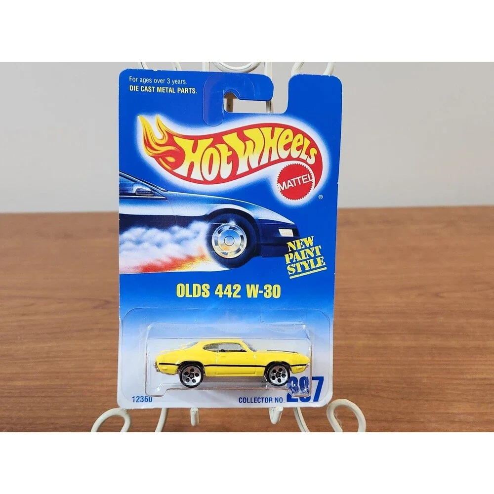 Vintage 1991 Hot Wheels Oldsmobile Olds 442 W-30 #267 Yellow Diecast 1:64 New